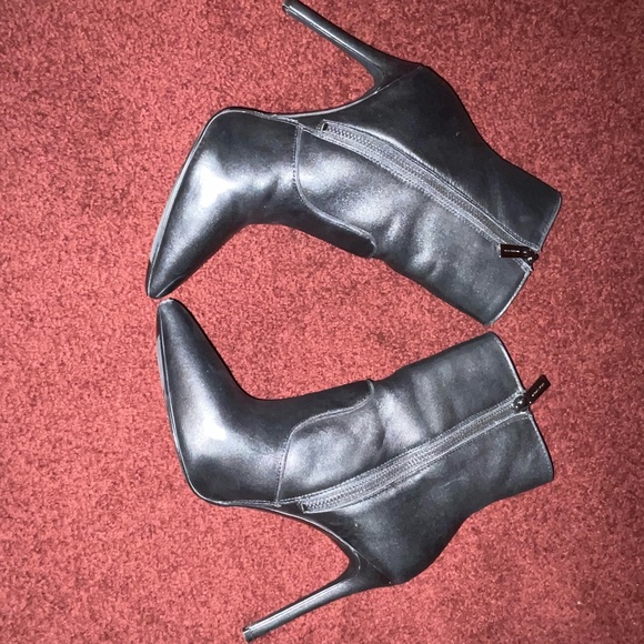 Michael Kors black ankle boot size 7 - Picture 5 of 11